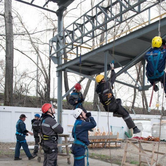 Ключевые правила охраны труда при работе на высоте.