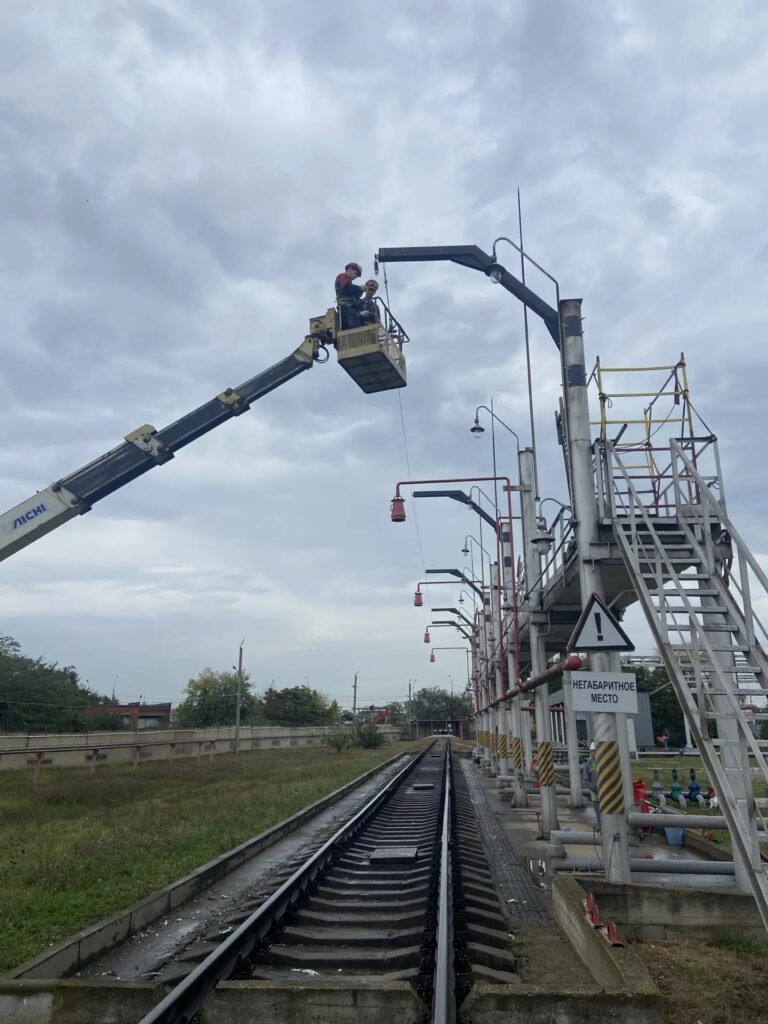 Проектирование, поставка и монтаж горизонтальной анкерной линии СОЛО на Ж/Д эстакаде слива нефтепродуктов.